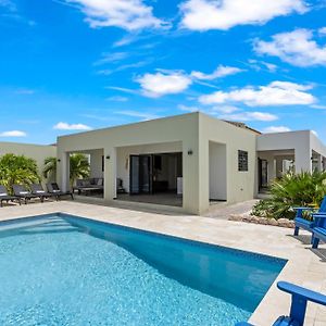 Villa Jasmijn Met Privezwembad, Mambo Beach